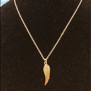 18” Chain Necklace Wing Pendant